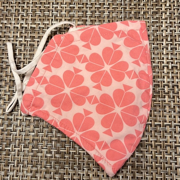 Kate Spade Face Mask Pink Hearts Spades | Brand New without tag or bag - Picture 2 of 3